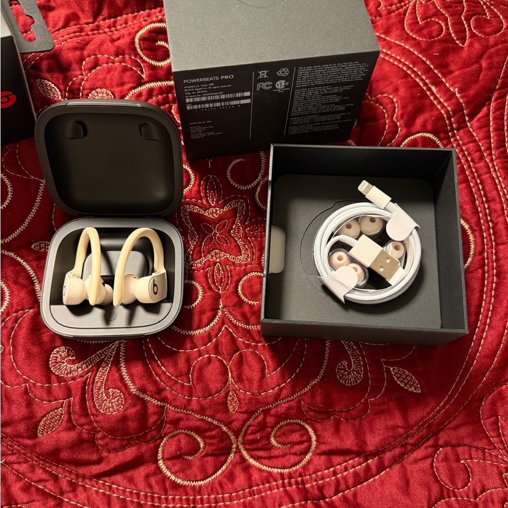 Beats by Dre Powerbeats Pro in Light Beige